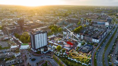 TT Kermis Assen op het Veemarktplein, luchtfoto 2025 (aangeleverd door organisator TT Festival, mail 2026-09-25)